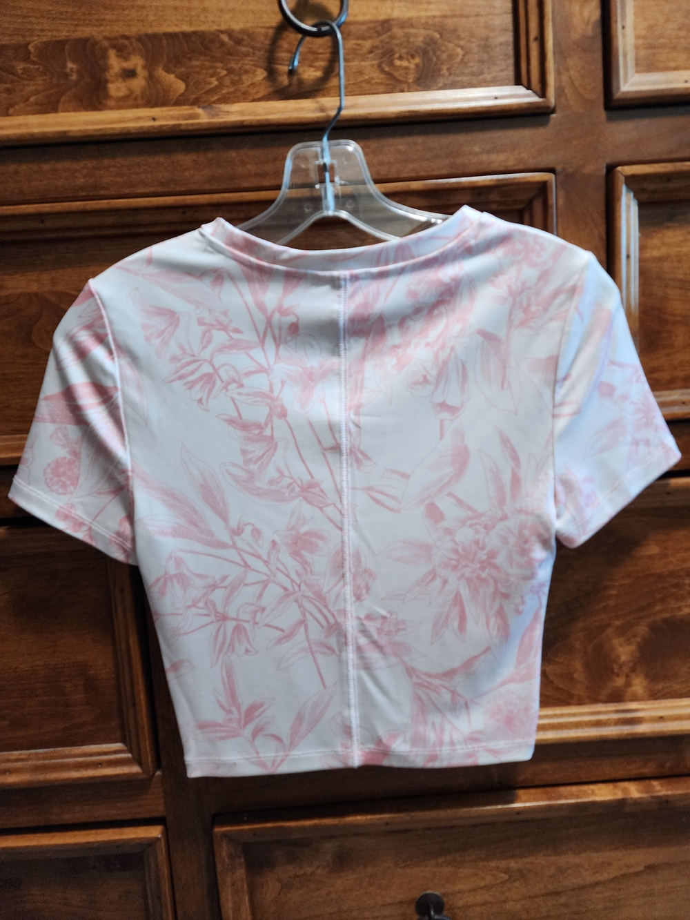 Alice + Olivia White and Light Pink Floral Crewneck Crop Top - Picture 2 of 6